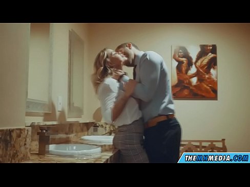 ❤️ Lè yon blond bèl sedui ou nan yon twalèt piblik ☑ Bèl pònografi nan pònografi ht.ttsex.ru ❌️❤